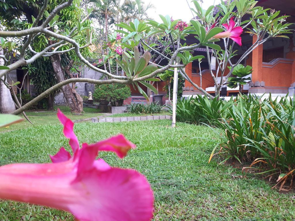 Puspa Ayu Kuta  Luaran gambar